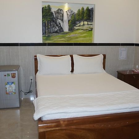 Motel Hoang Gia Long Khanh Exterior photo